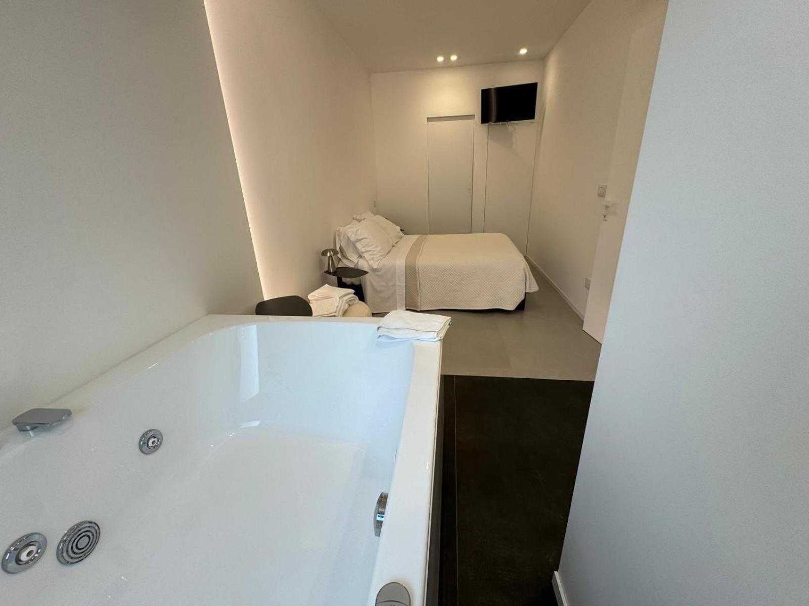 Iitana Luxury - Fronte Mare Con Vasca Idromassaggio Catane